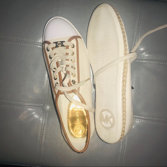 Micheal Kors flats - Picture 2 of 3